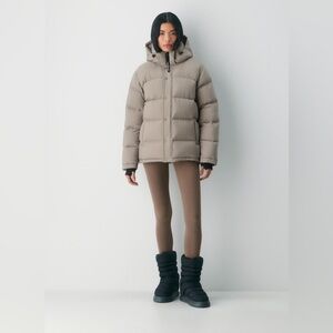 Aritzia The Super Puff cliMATTE size M in Modern Taupe 🤎